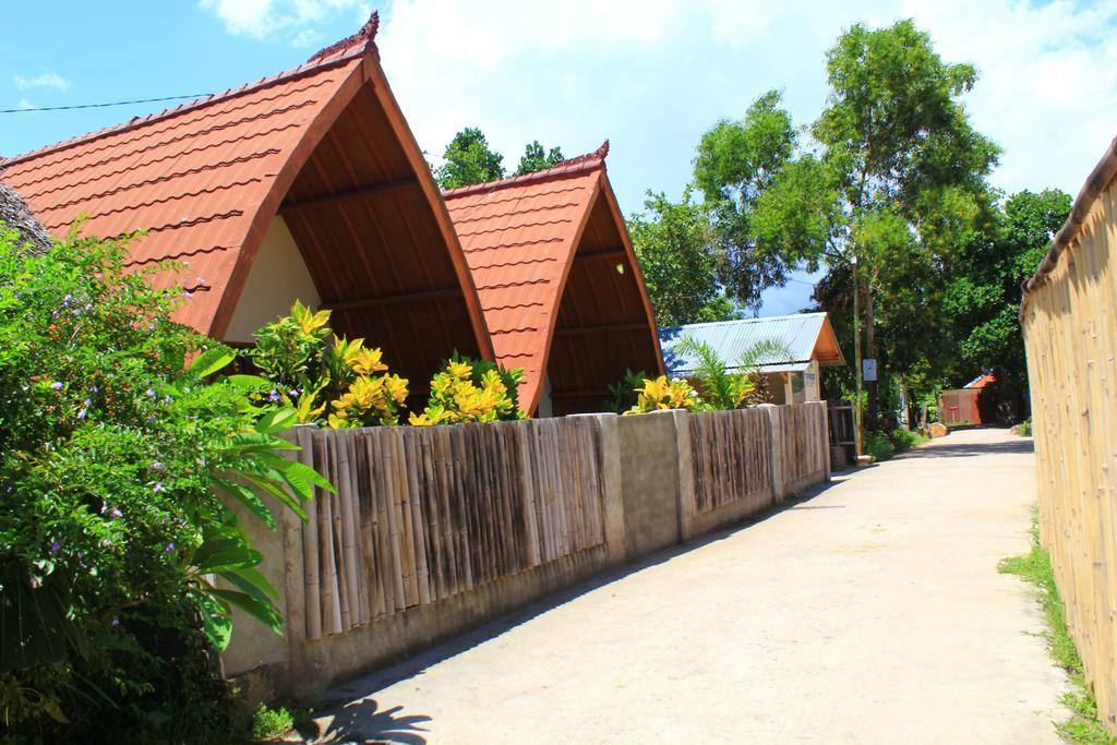 Tapada Apartment Gili Air Exterior photo